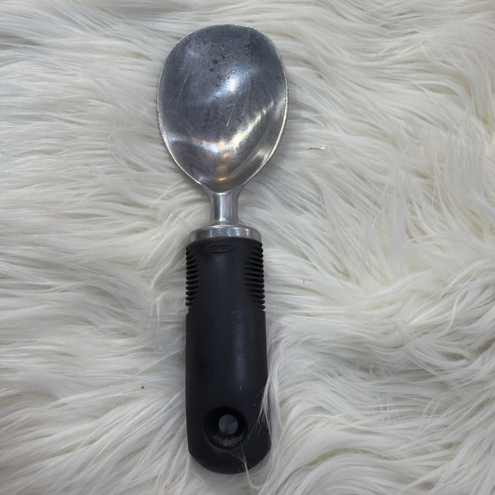 OXO Stainless Steel Ice Cream Scoop w Black Handle Heavy Duty Frozen Scoop